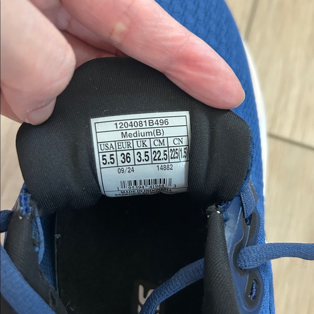 NEW! Brooks Navy and Coral Running Shoes - Picture 5 of 6